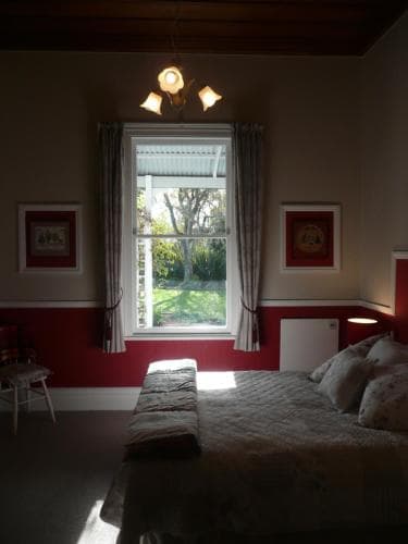 Pukepapa Lodge Bed & Breakfast