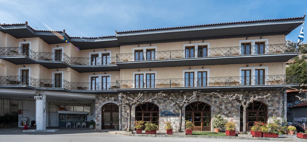 Arahova Inn