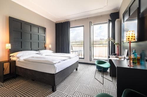 THE MIDTOWN HOTEL