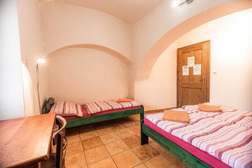 Hostel 99
