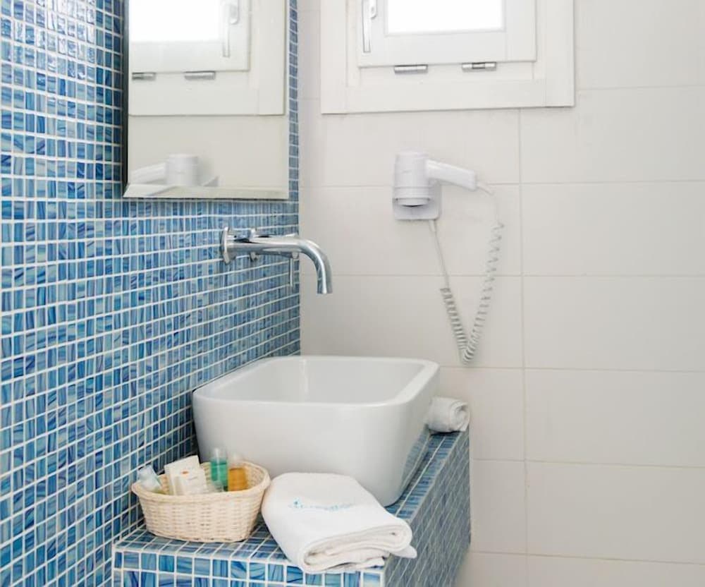 Poseidon Hotel & Suites