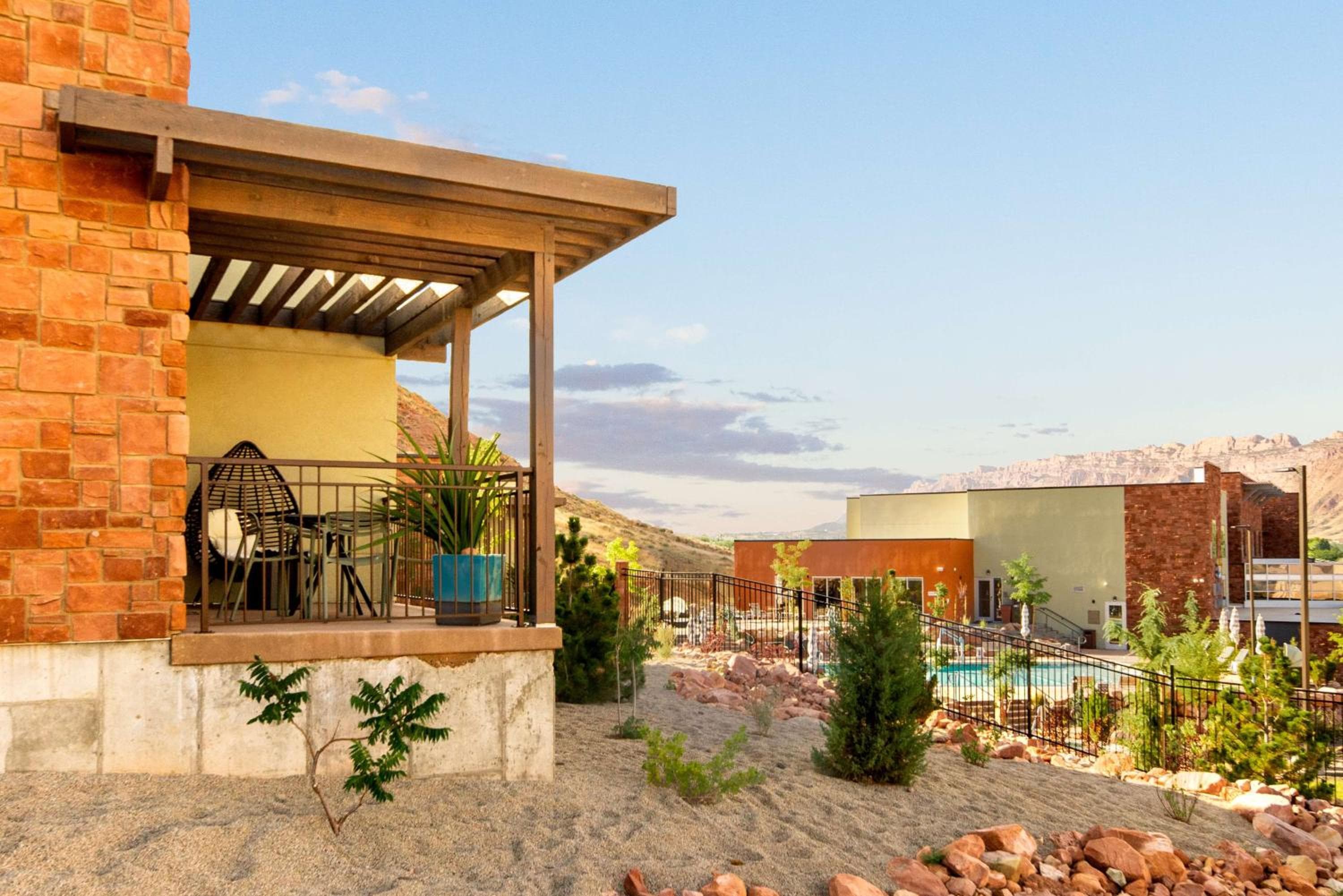 Nuitee hotel image