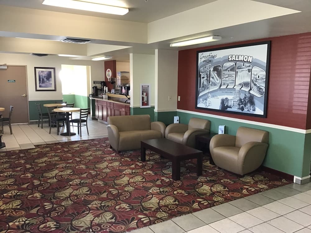 Super 8 by Wyndham Salmon