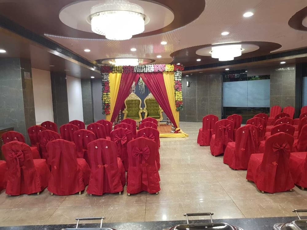 Hotel Dev Aadi