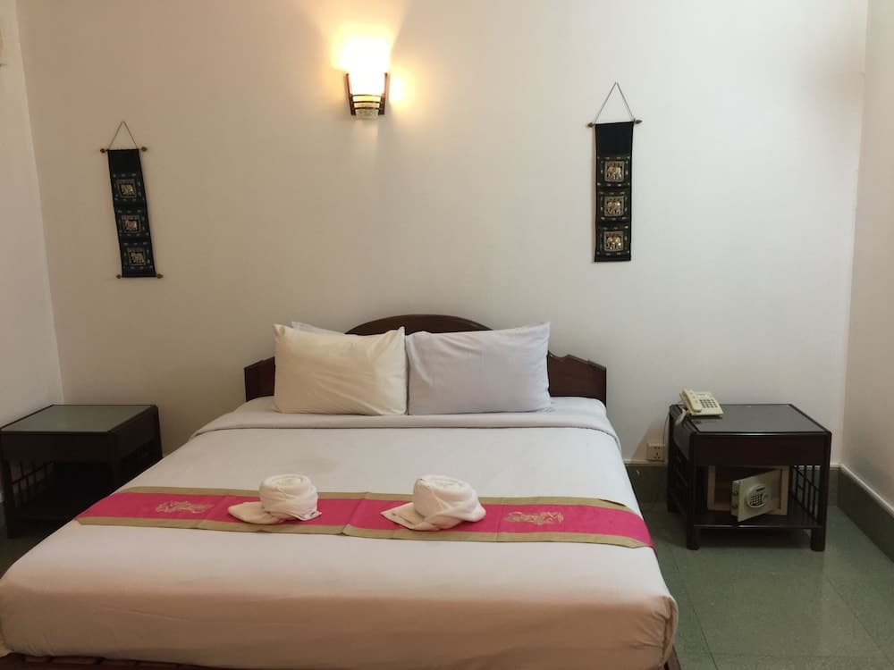Central Night Hotel