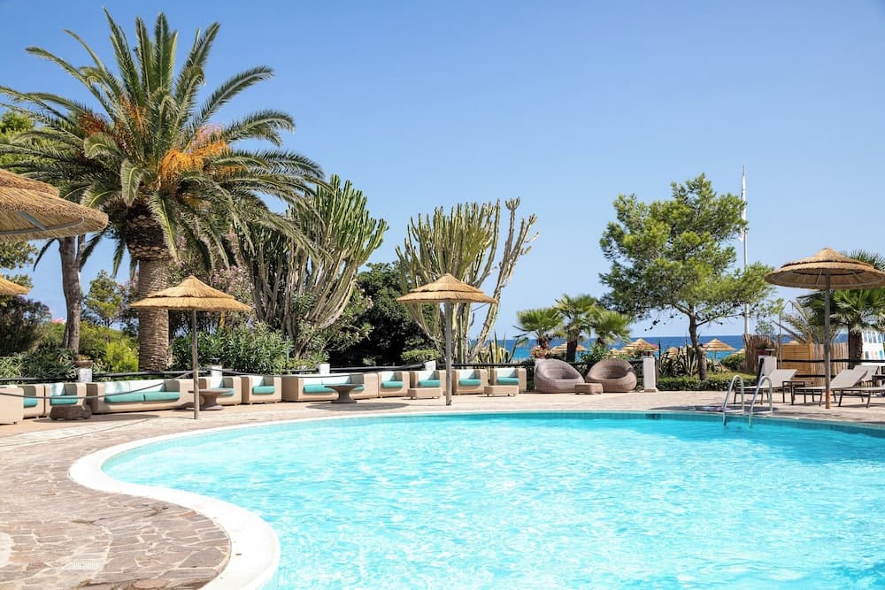 Cormoran Hotel & Residence