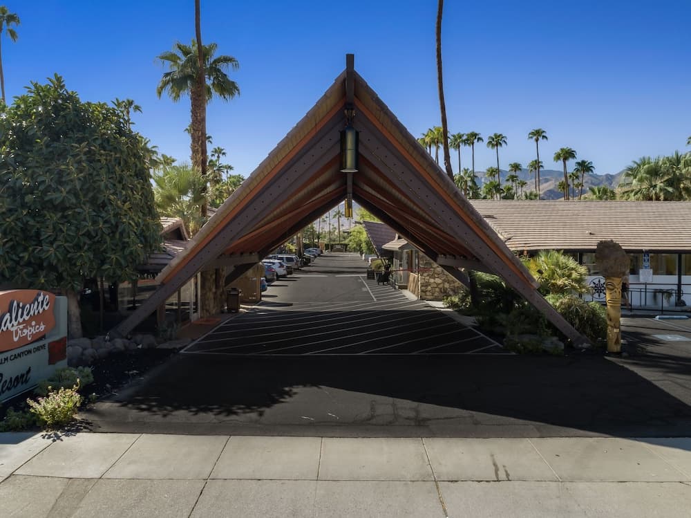 Caliente Tropics Hotel