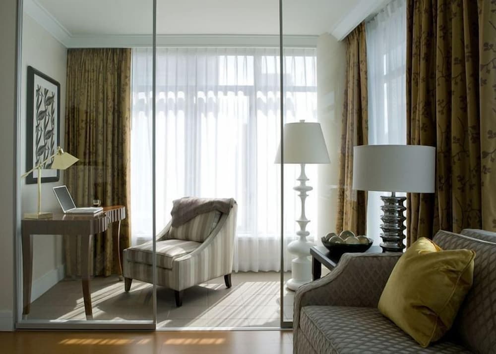 L Hermitage Hotel