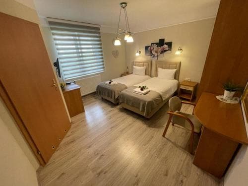 Villa Regina - Spokojna okolica - 100 metrów od lasu - blisko szpitala