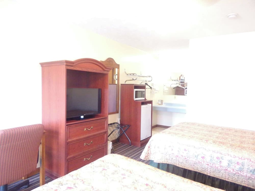 Huggy Bear Motel Warren