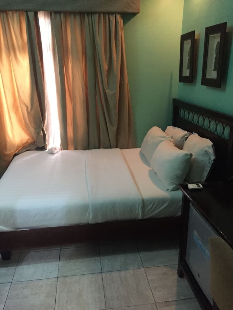 Lagoon Crest Hotel