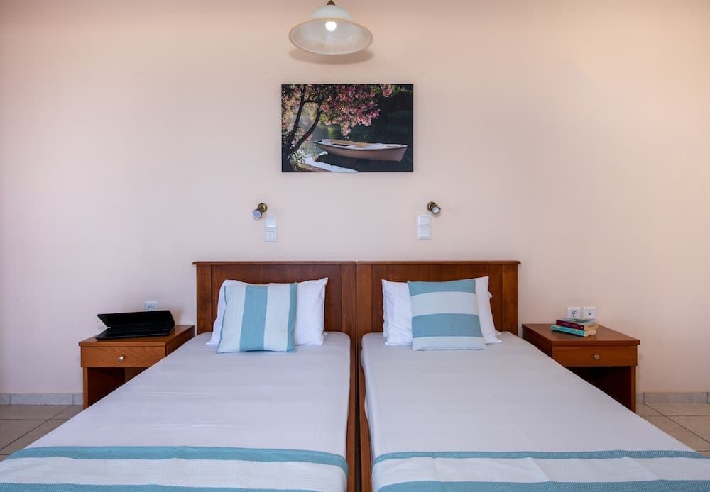 Sunrise Studios & Apartments