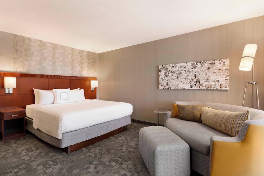 Courtyard by Marriott Bloomington Normal