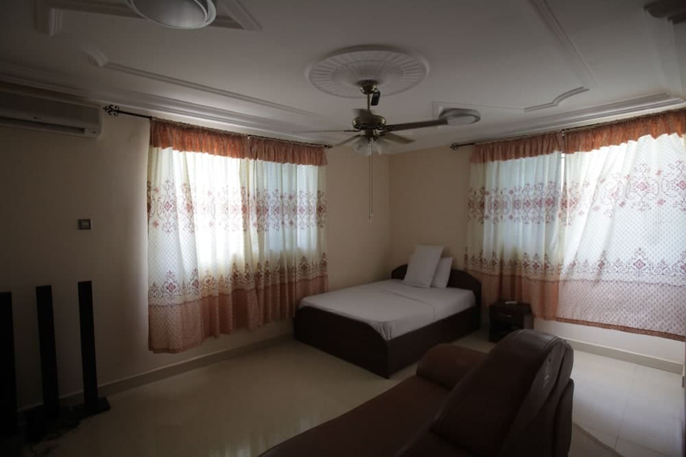 X Class Guesthouse