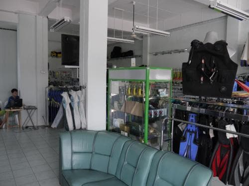 Dive Den