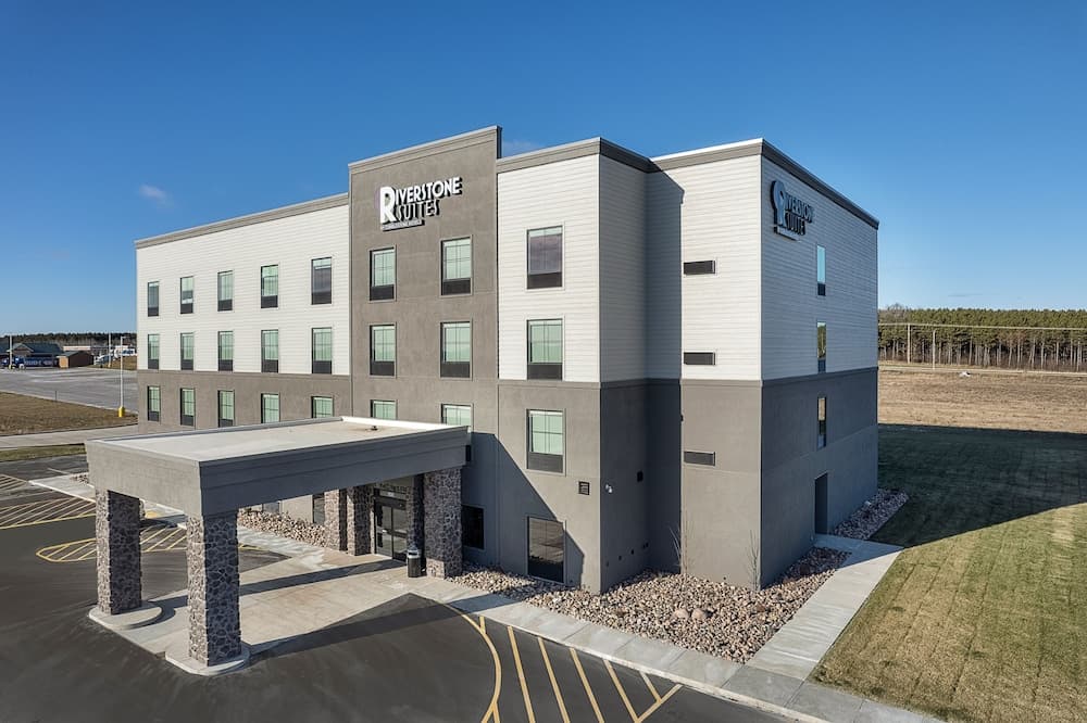 Riverstone Suites by Cobblestone Hotels - Chippewa Falls