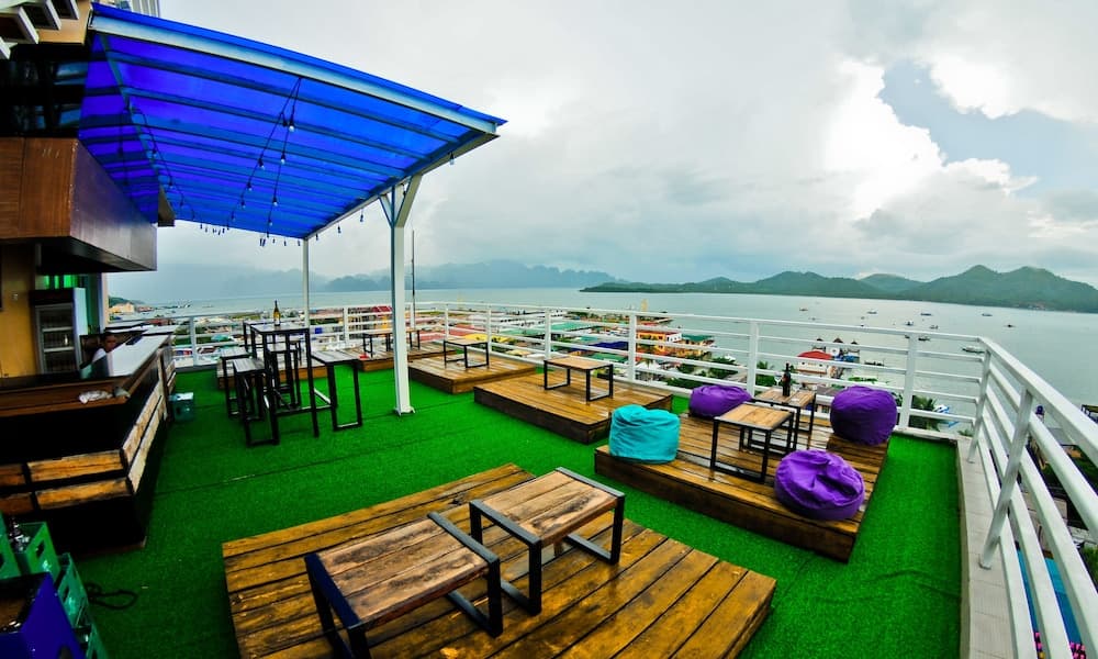 4.13 Suites Hotel