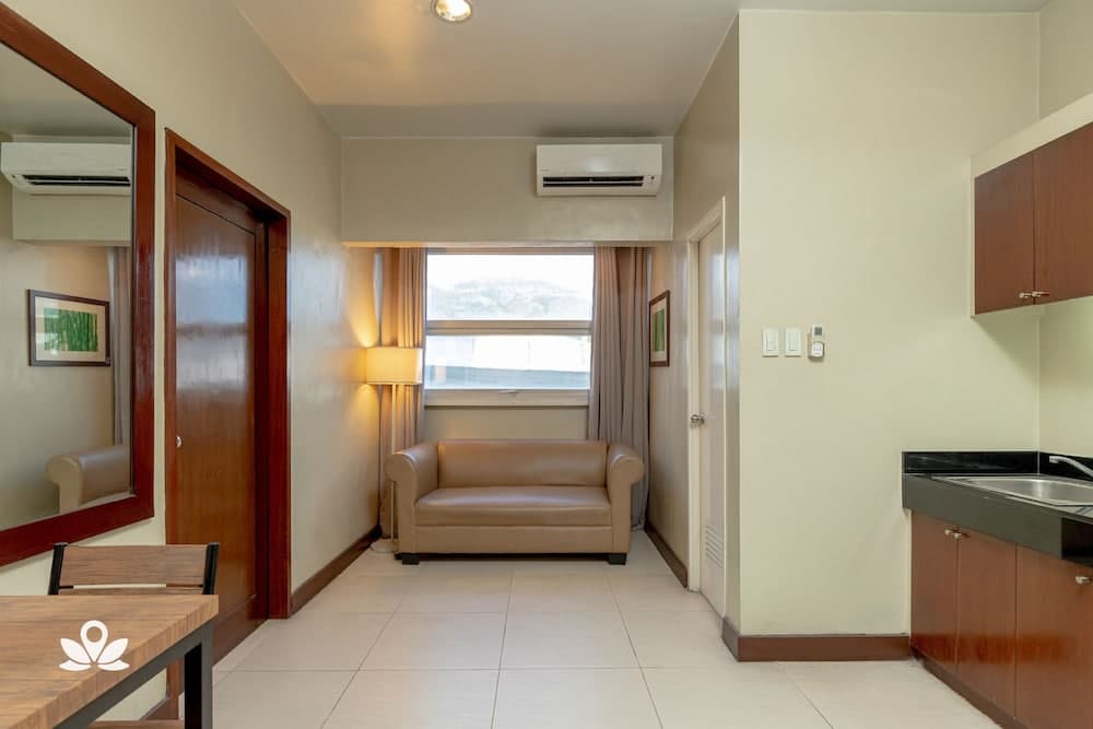 Hotel 878 Libis
