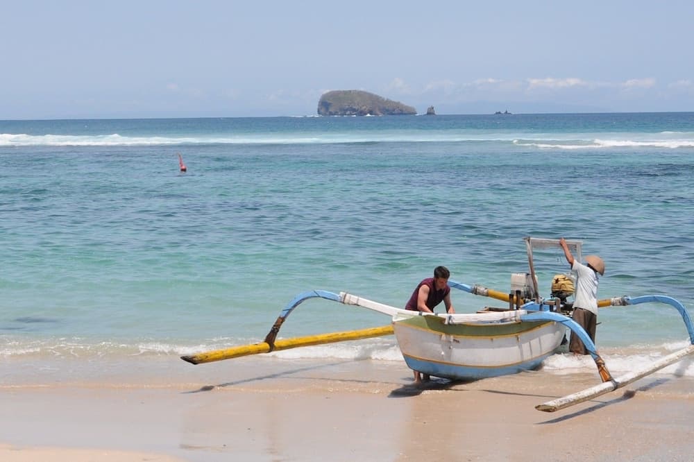 Anom Beach Hotel