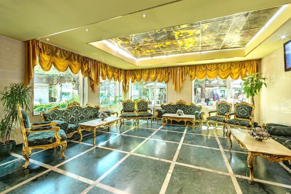 Montecito Hotel