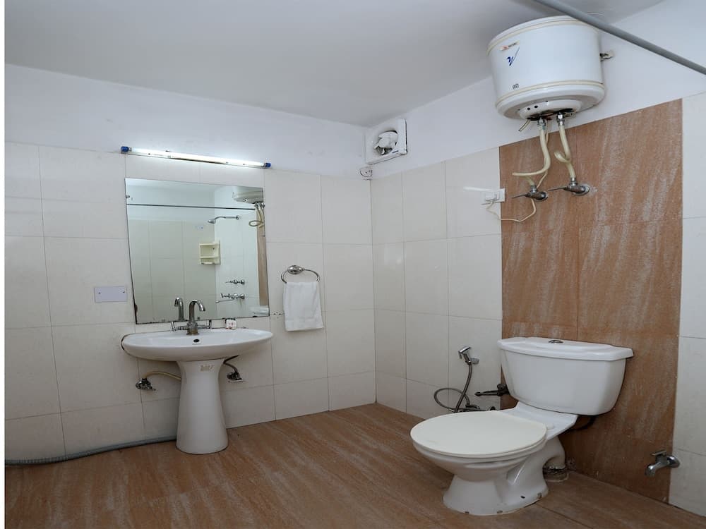 OYO 9299 DLF Phase 4