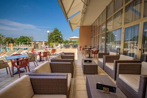 Arena Hotel Holiday