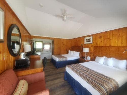 Bayview Lakefront Inn