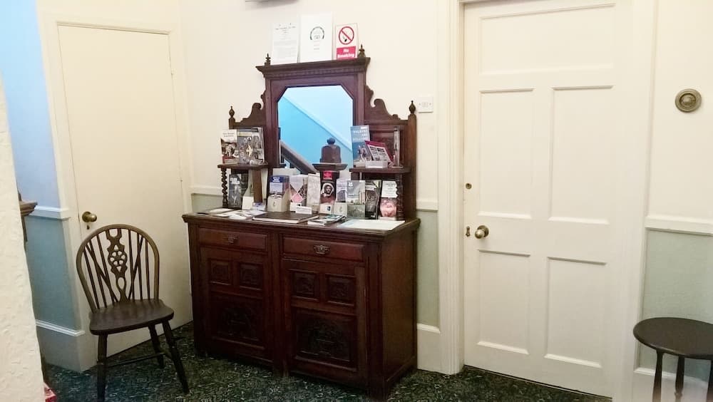 Bleriot's Guest House