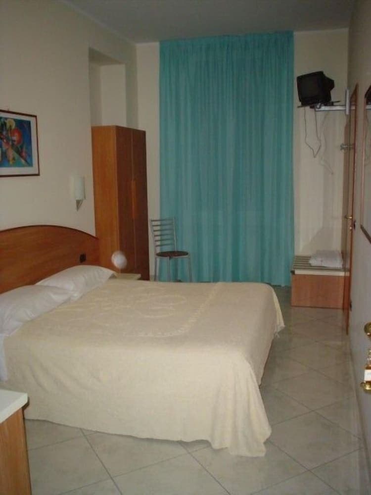 Hotel 2000