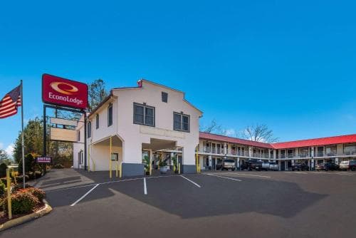 Econo Lodge Calhoun
