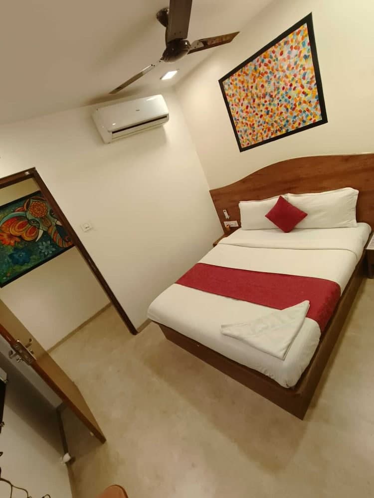 hotel beach crown juhu