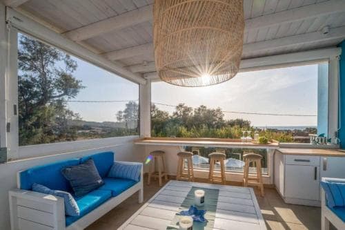 Seabreeze Villa - with Jacuzzi & heated pool