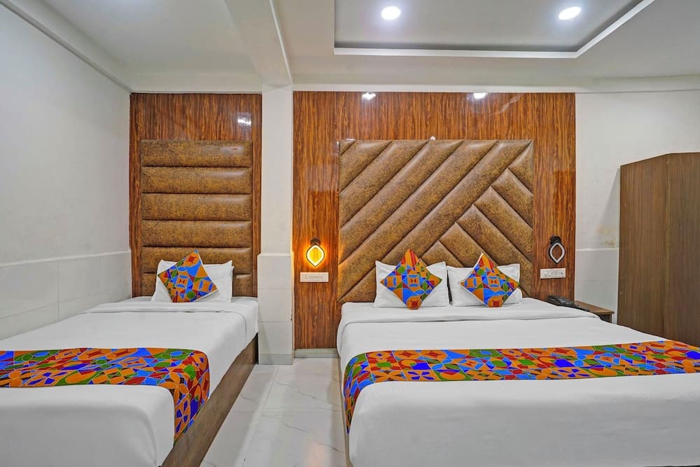 Fabhotel Small Daddy Plus