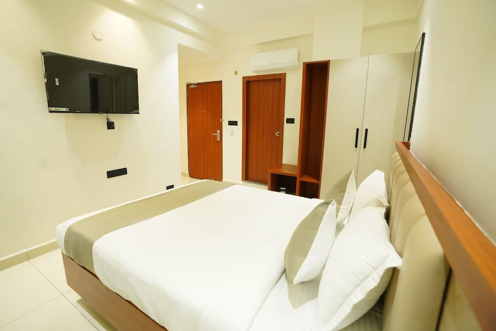 LEONAR HOTEL
