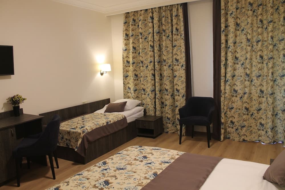 Non Stop Hotel