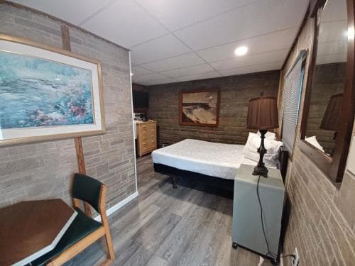 Falls Motel