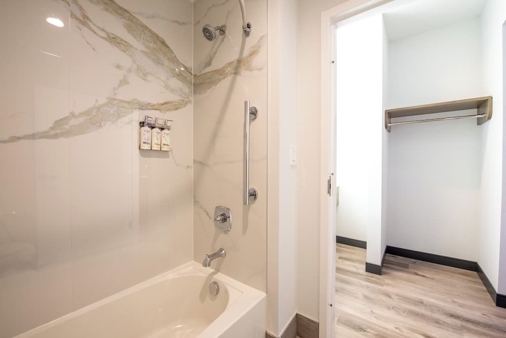 Express Inn & Suites