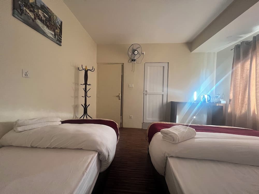 Hotel Down To Earth