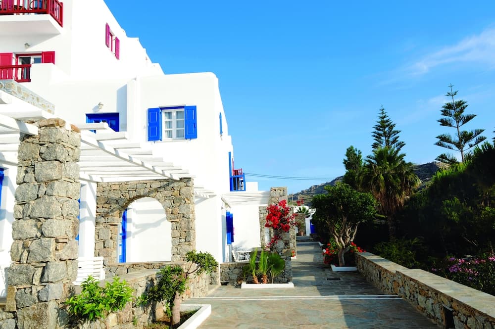 Kamari Hotel
