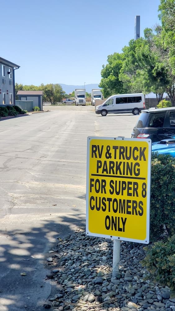 Super 8 by Wyndham Willows