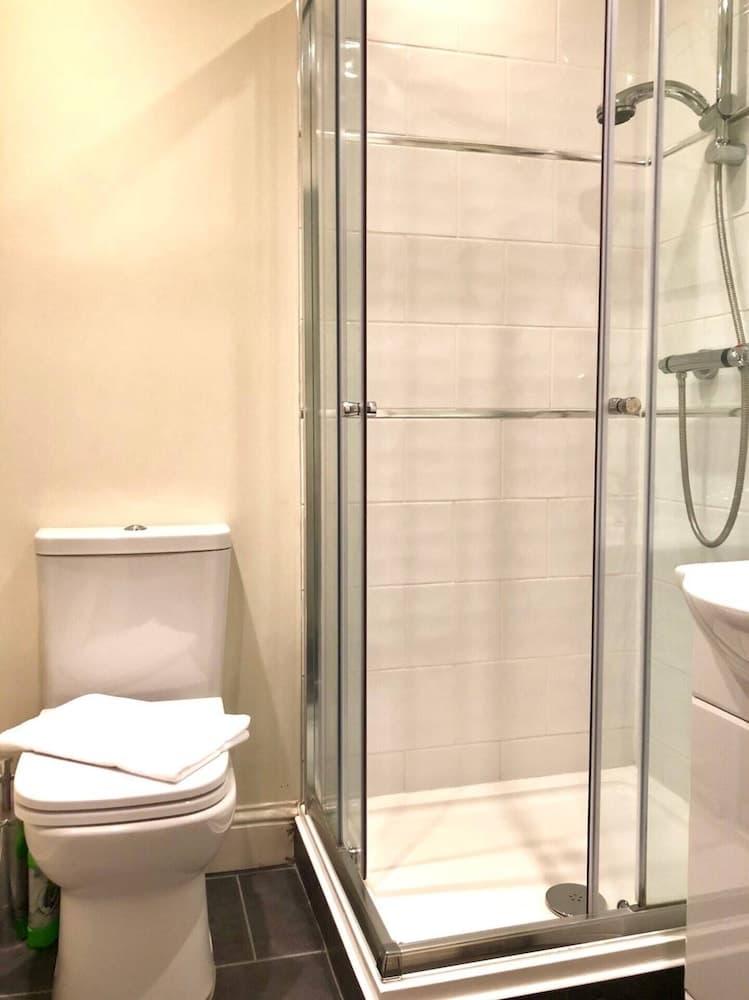 City Centre, Newly Refurbished Stylish Apartment