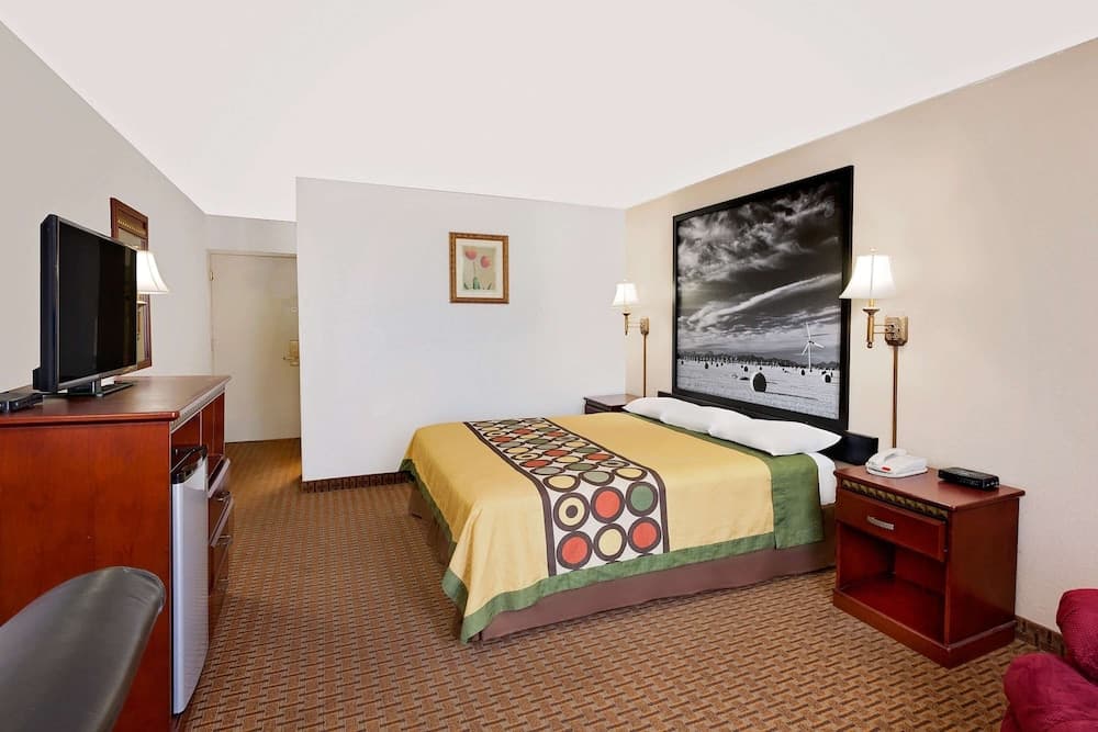 Super 8 By Wyndham Plainview