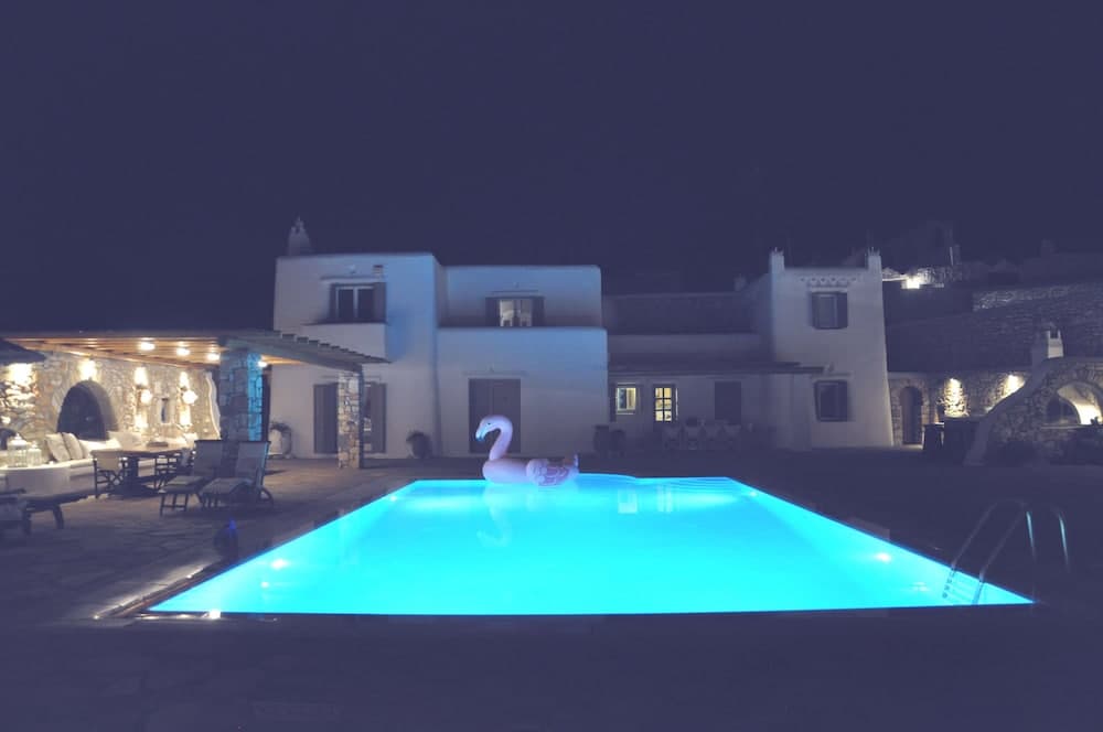 Zeus Seafront Villa