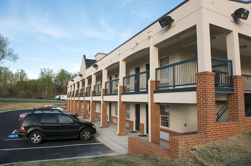 Executive Inn And Suites