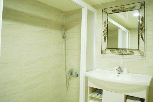 Ying Zhen Hotel