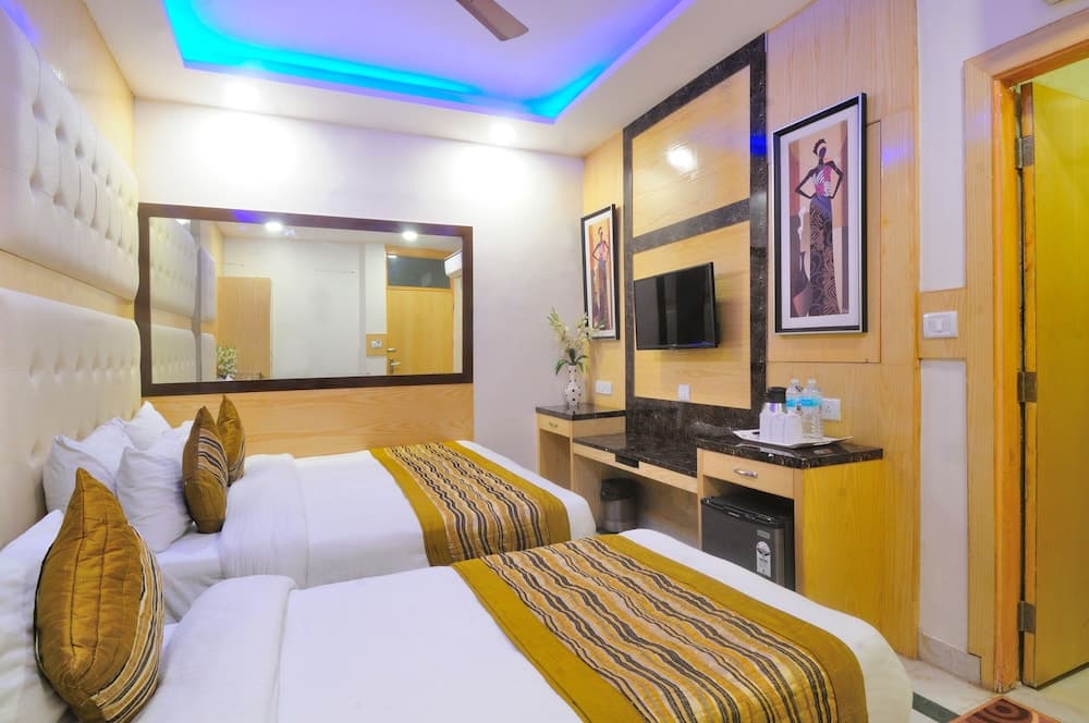 Check In Room Chuna Mandi