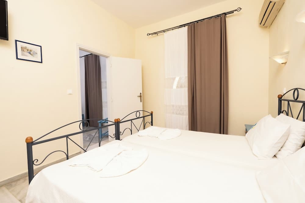 Agia Anna Hotel