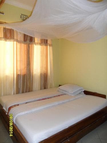 Monjes Lodge "C"