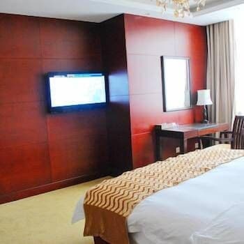 Longhu Hotel