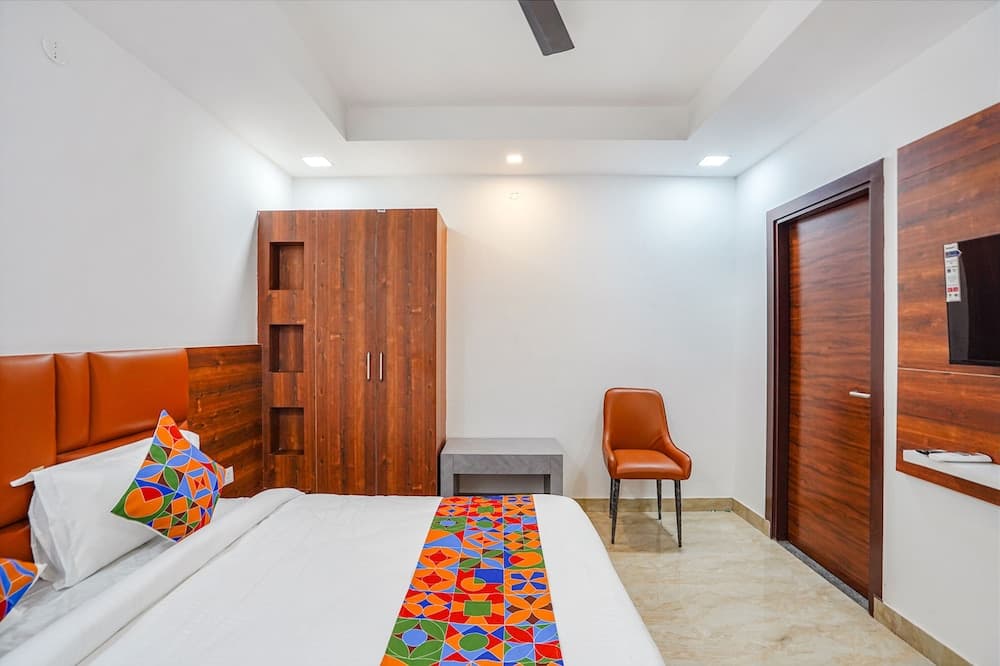 Fabhotel Amayra Inn